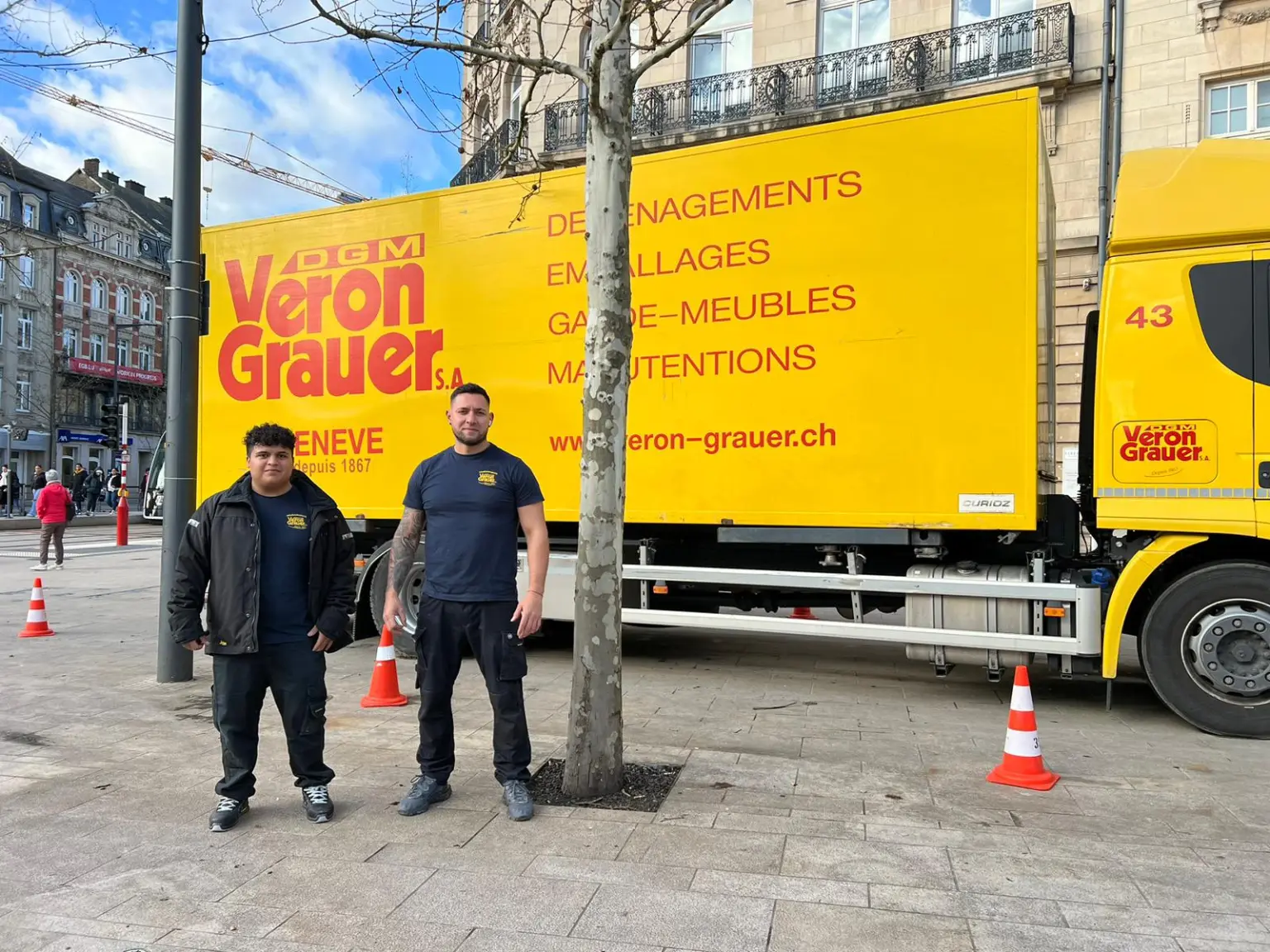 demenageurs et camion